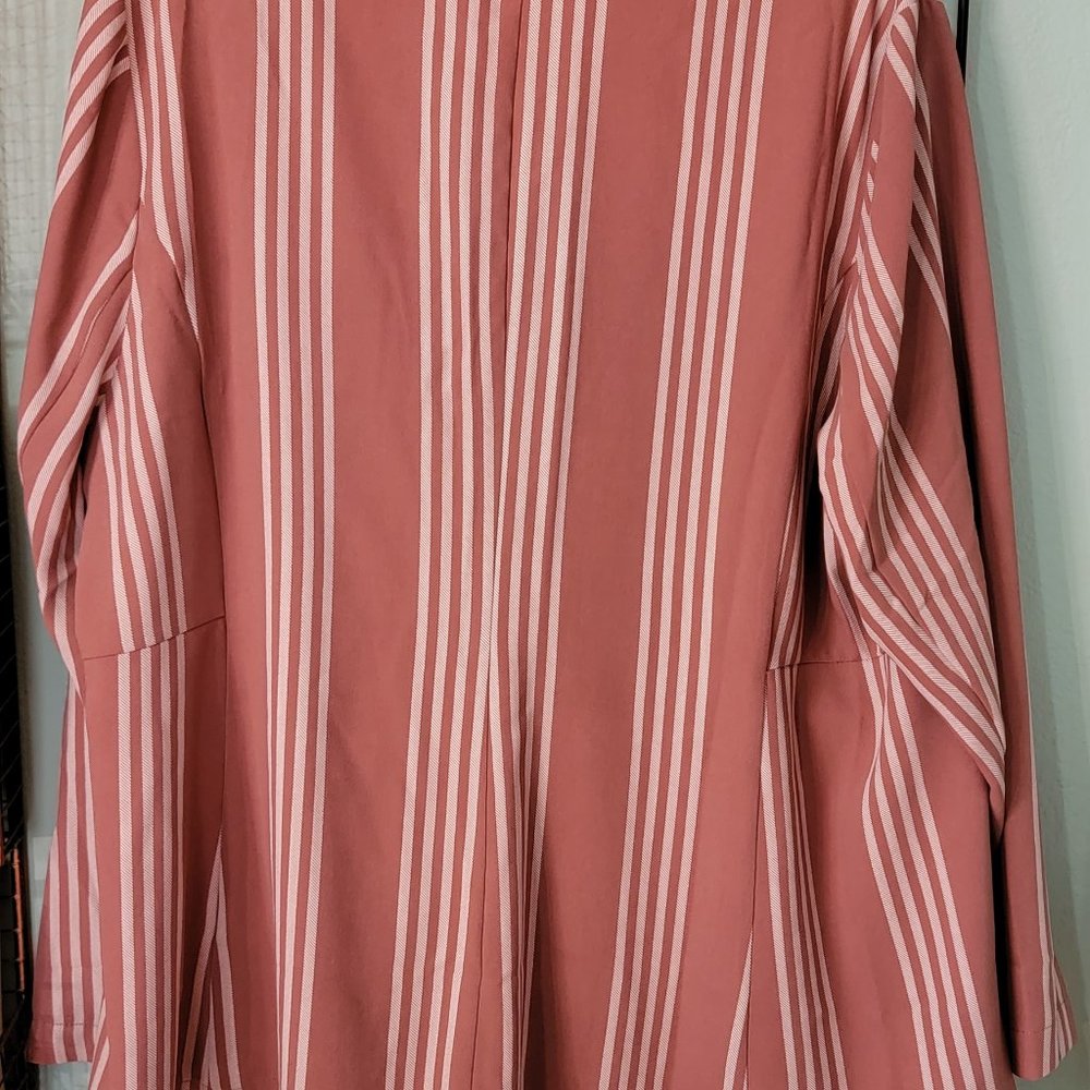 TORRID Dusty Rose Stripe Longline Boyfriend Blazer Size 1 (1X) - Picture 4 of 6